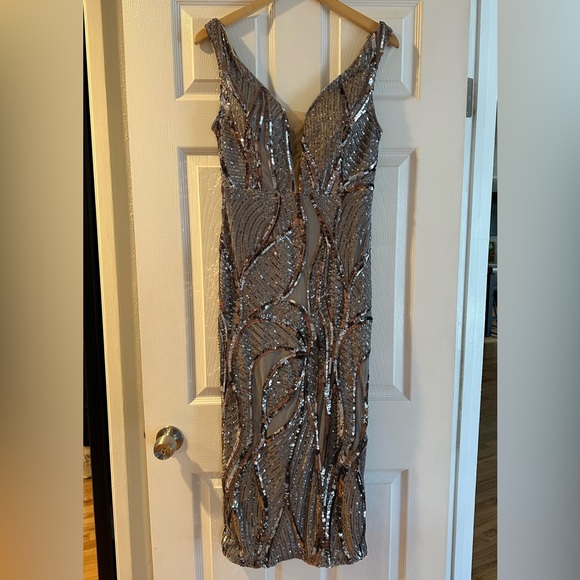 Dresses & Skirts - Elegant Sequin Cocktail Dress